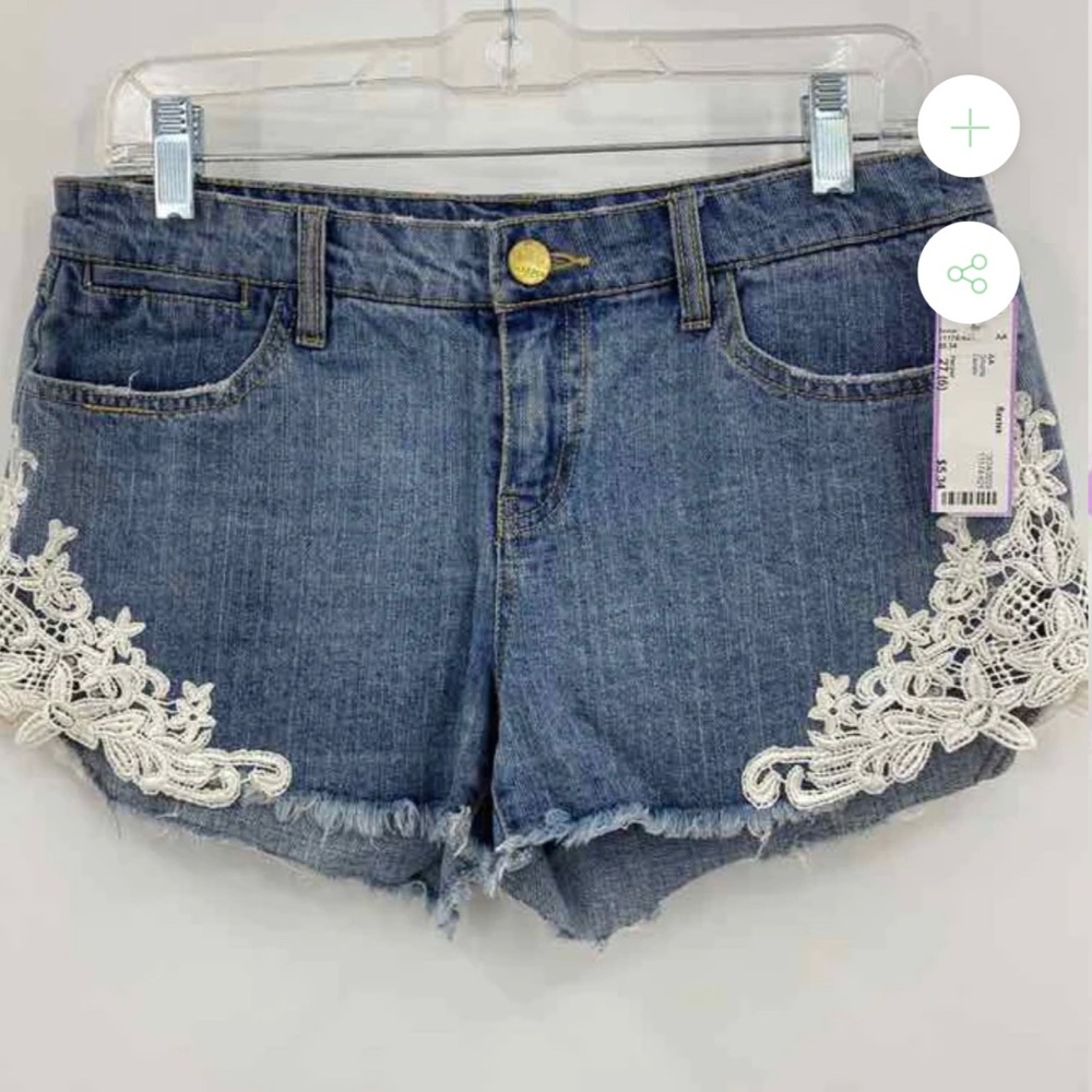 NWT Womens E2 very short cut offs with cream embellishment on front/back.